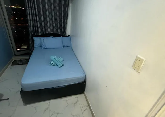 Apple Paris Azure Staycation Aparthotel Manila